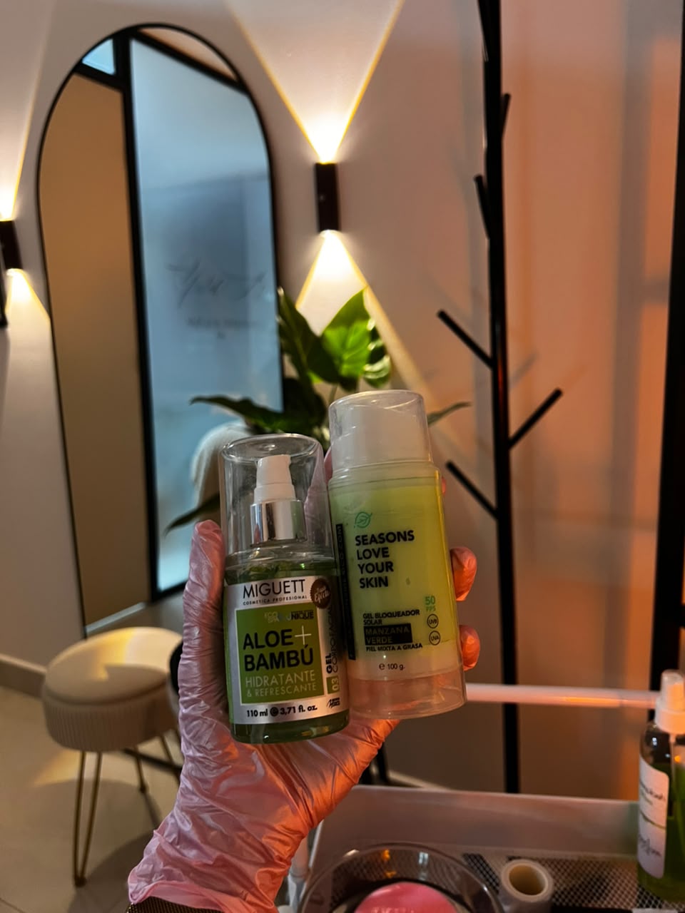 Hidratante de aloe y bambú junto a bloqueador solar SPF 50